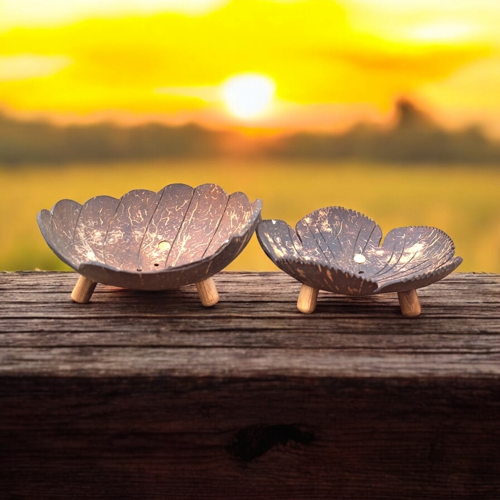 Natural Coconut Shell Soap Dish - Leaf design - Picture 4 of 11